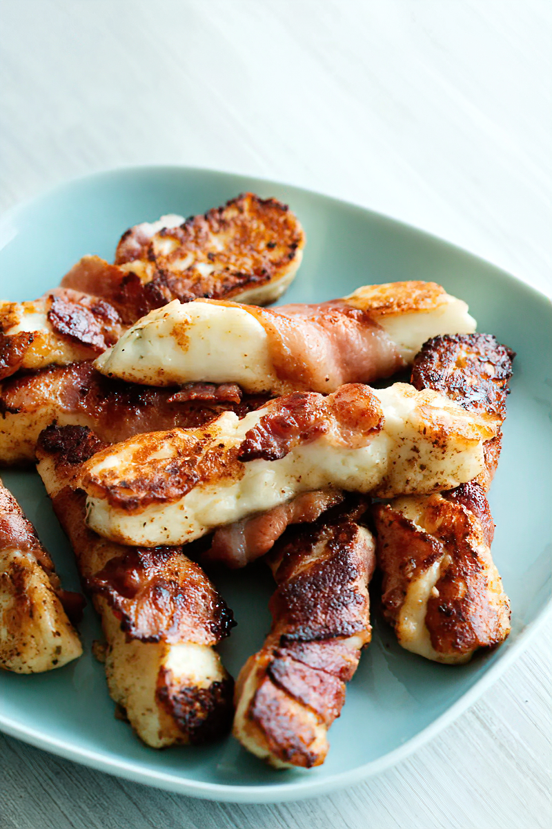Receta Keto Queso halloumi envuelto en tocino