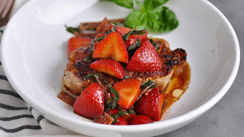 Receta Chuletas de cerdo con albahaca y fresas