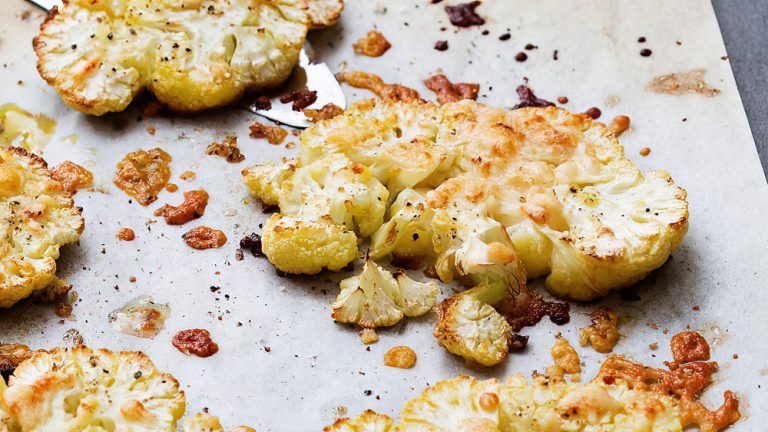 Receta coliflor al horno baja en carbos con parmesano