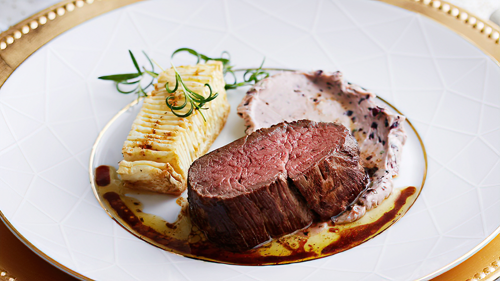 Receta chateaubriand con raíz de apio a la hasselback y mantequilla de vino tinto