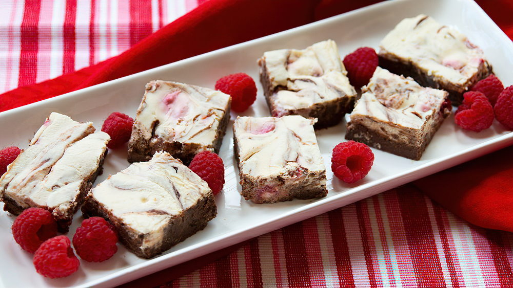 Receta Brownies bajo en carbohidratos con relleno de tarta de queso y frambuesas