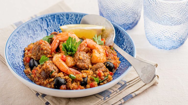 Receta “arroz” caldoso con chorizo y camarones bajo en carbohidratos