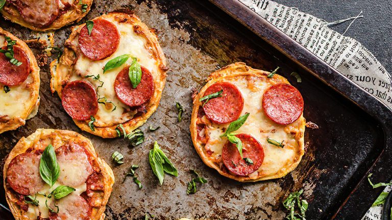 Receta chaffles keto al estilo pizza