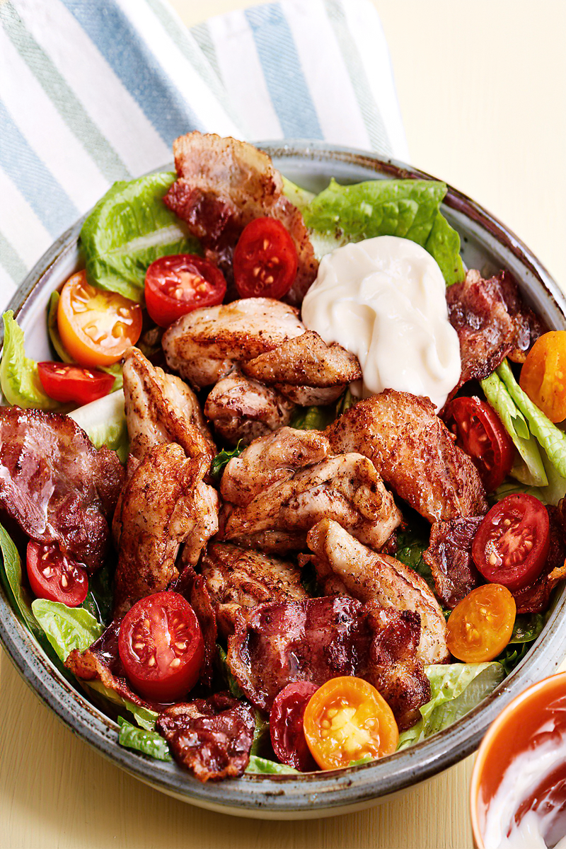 Receta ensalada keto de pollo y panceta
