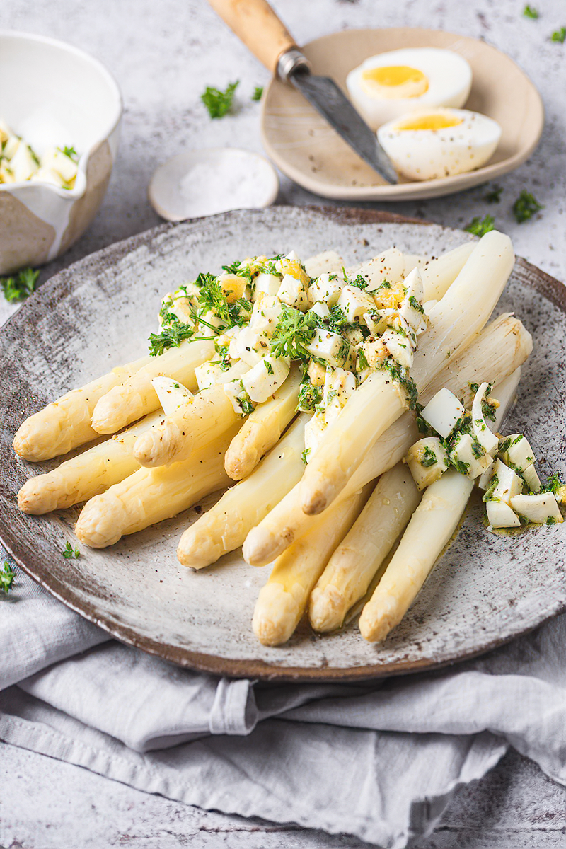 Receta espárragos blancos con vinagreta de huevo
