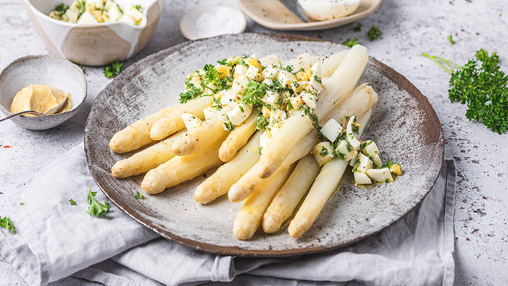 Receta espárragos blancos con vinagreta de huevo