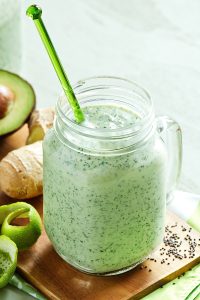 Receta smoothie de espinacas y aguacate