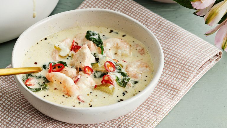 sopa keto de mariscos, fácil y rápida