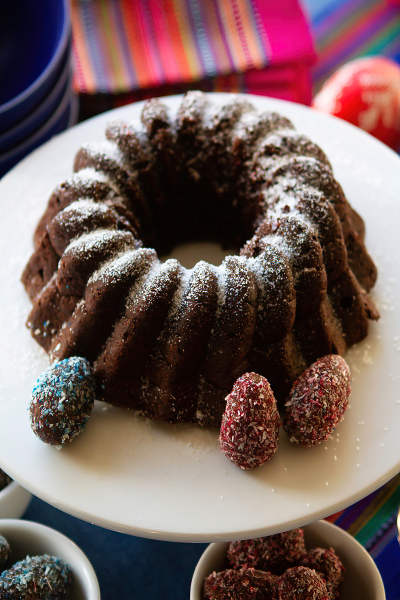 Receta torta de chocolate bajo en carbohidratos con huevitos de Pascua