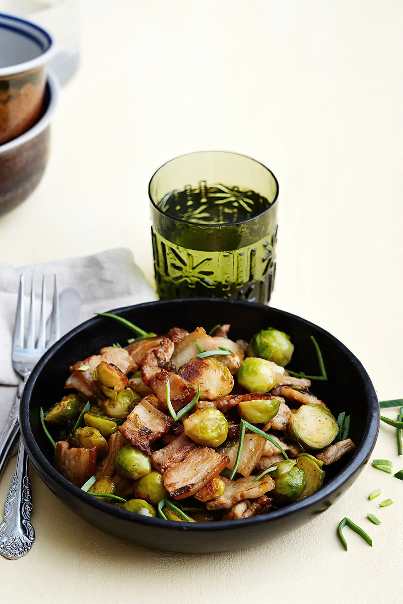 Receta cerdo chino keto con coles de Bruselas