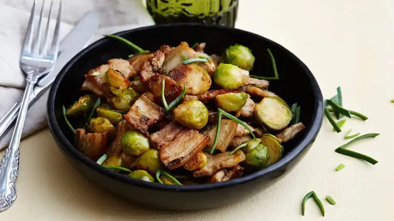 Receta cerdo chino keto con coles de Bruselas