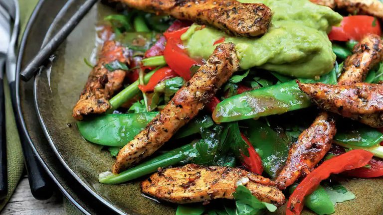 Receta ensalada cajún de pollo con guacamole