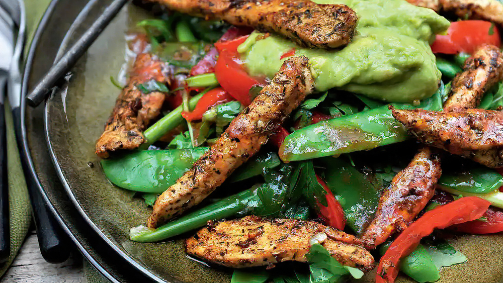 Receta ensalada cajún de pollo con guacamole