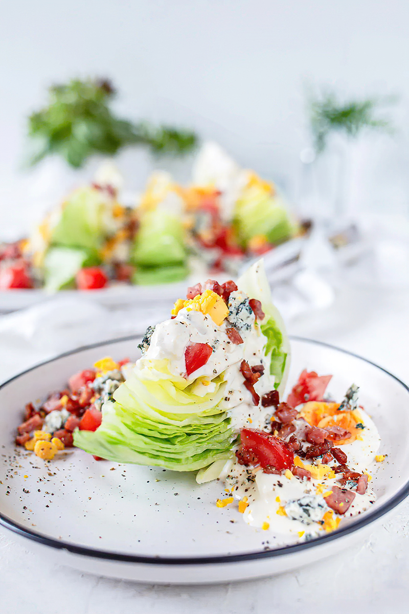 Receta ensalada keto de lechuga en gajos