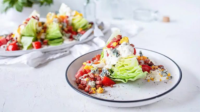 Receta ensalada keto de lechuga en gajos
