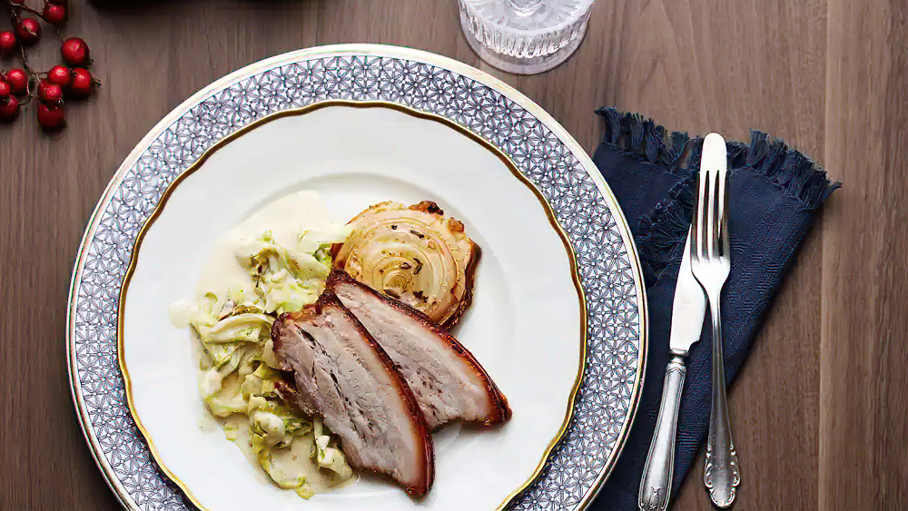Receta panceta asada con repollo cremoso