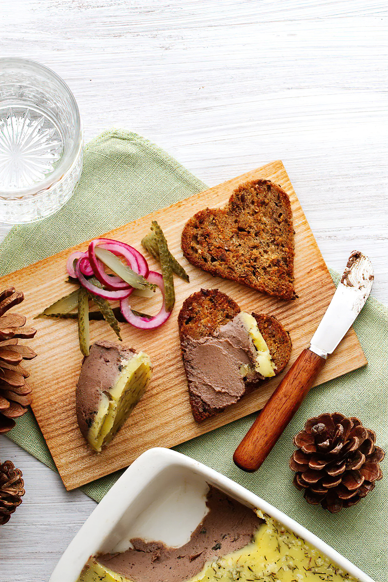 Receta paté keto de hígado de pollo con mantequilla de tomillo