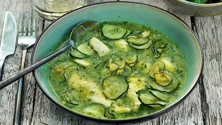 Receta sopa de pollo y calabacín al curry