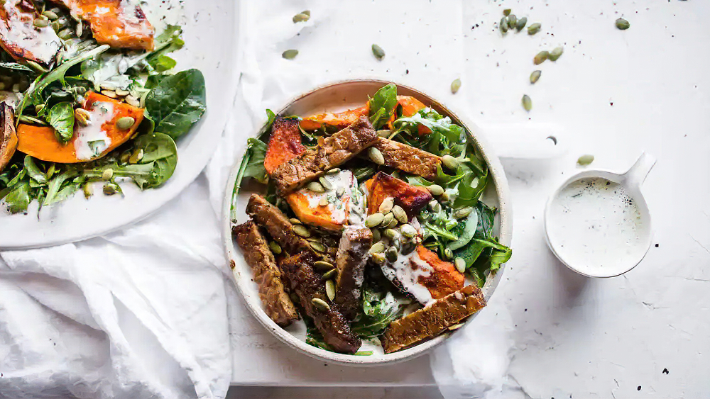Receta tazón vegano de tempeh y calabaza con aderezo de hierbas
