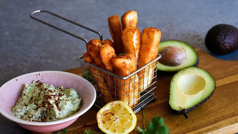 Receta Papitas de queso, con salsa de aguacate baja en carbohidratos