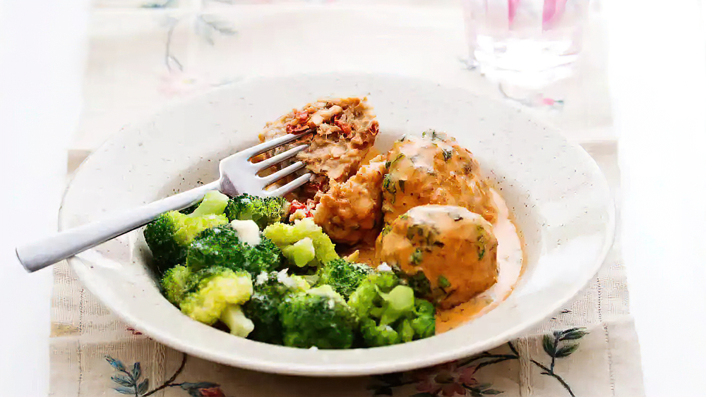 Receta albóndigas italianas de pollo con salsa de crema y brócoli