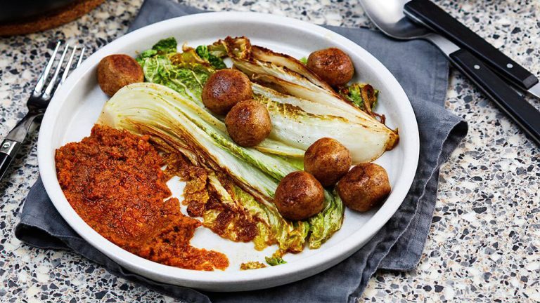 Receta albóndigas vegetarianas bajo en carbohidratos con repollo frito chino