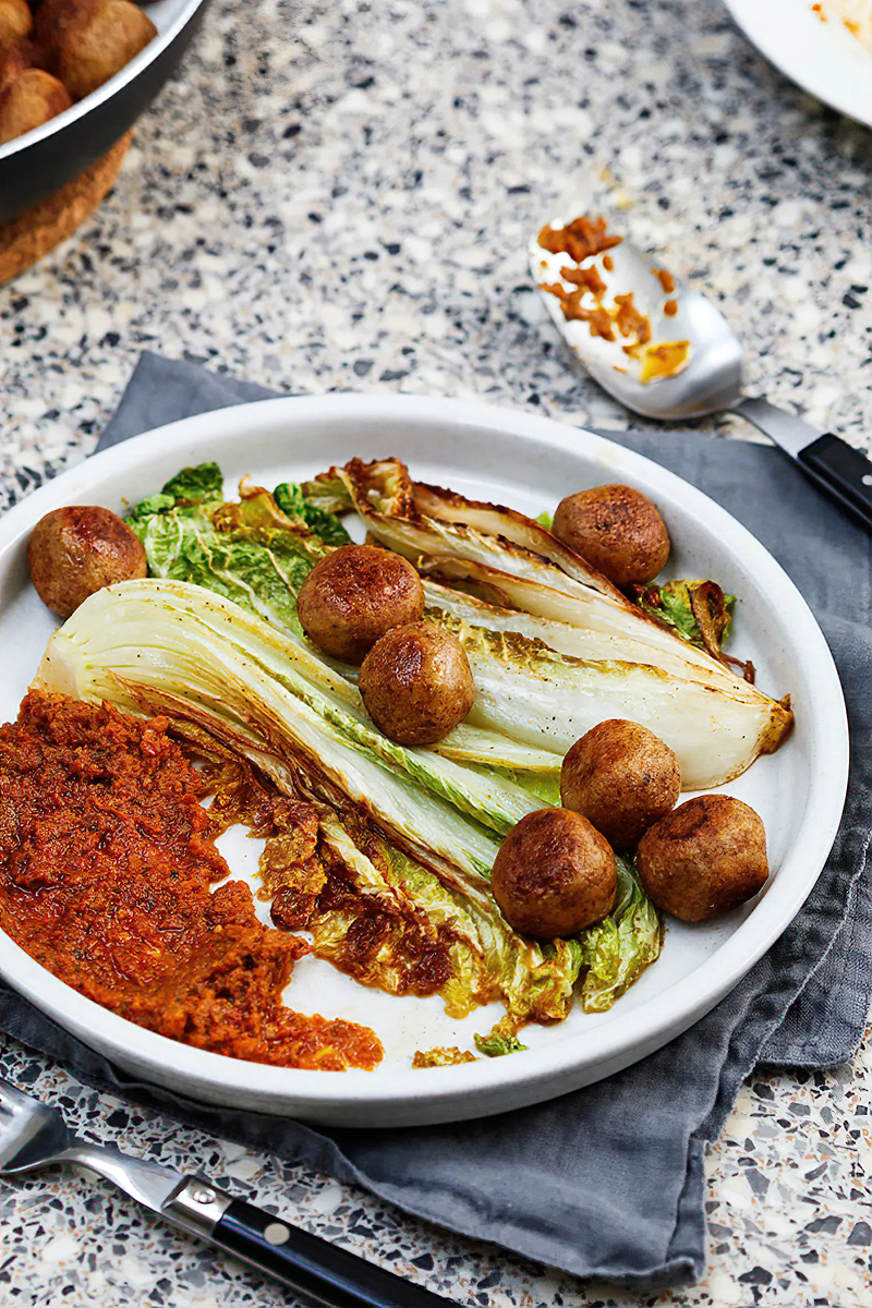 Receta albóndigas vegetarianas bajo en carbohidratos con repollo frito chino