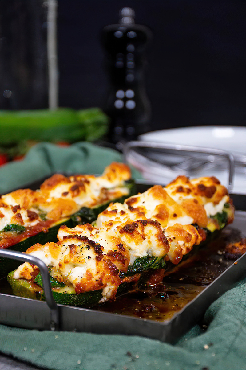 Receta barcas keto de calabacín con queso de cabra