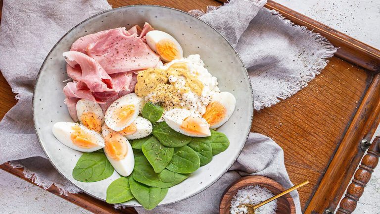 Receta bol de desayuno keto alto en proteínas