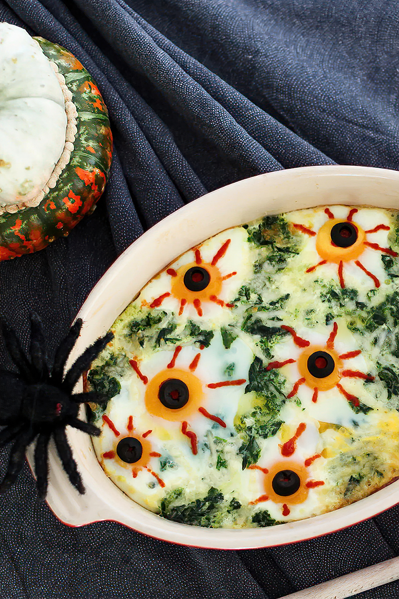 Receta cazuela keto de huevos con forma de ojos
