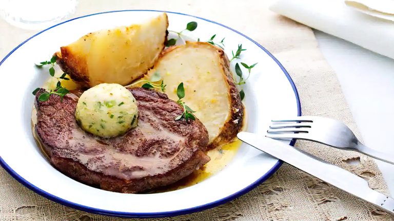 Receta chuleta de cerdo con raíz de apio asada