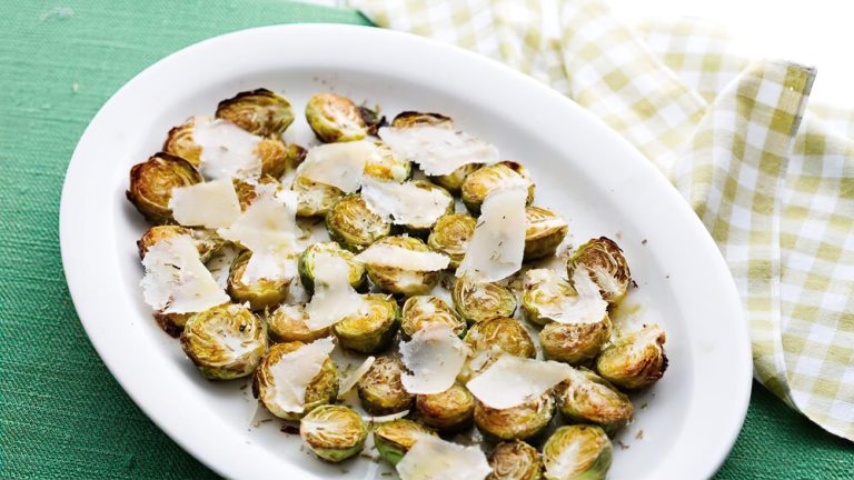 Receta coles de Bruselas al horno con queso parmesano bajo en carbohidratos