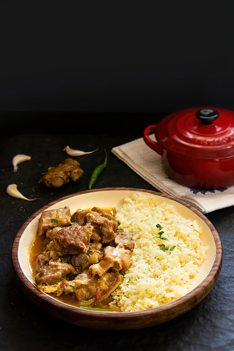 Receta curry keto de cordero al estilo Sindhi con arroz de coliflor