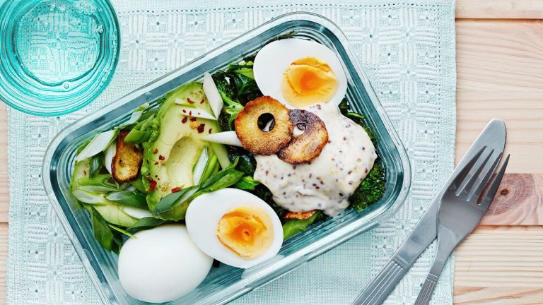 Receta ensalada de col rizada y brócoli fritos