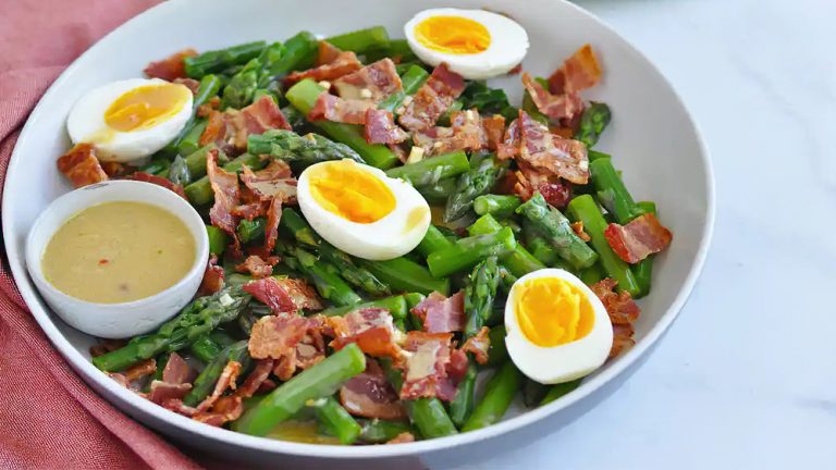 Receta ensalada de espárragos, huevos y panceta