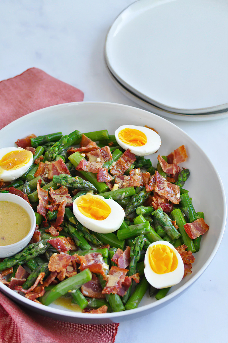 Receta ensalada de espárragos, huevos y panceta
