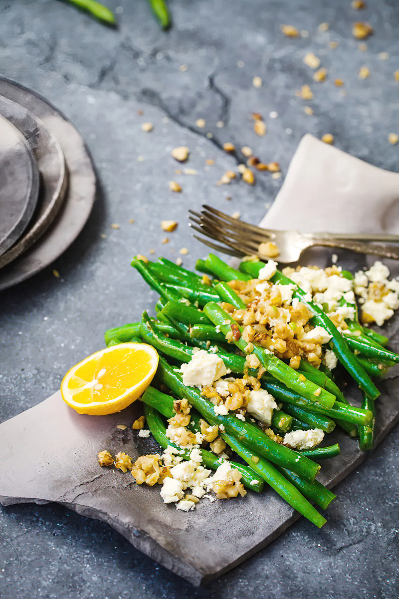 Receta judías verdes con crumble de nueces y queso feta