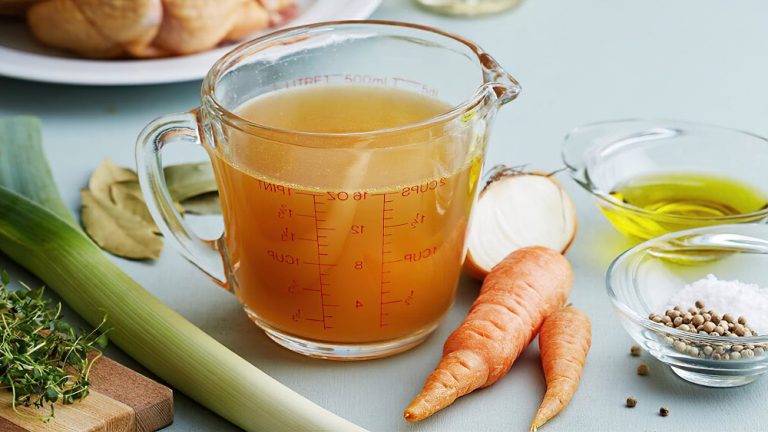 Receta keto caldo casero de pollo