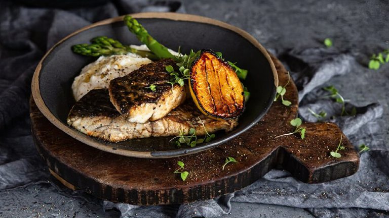 Receta lubina a la plancha con limón y puré de coliflor