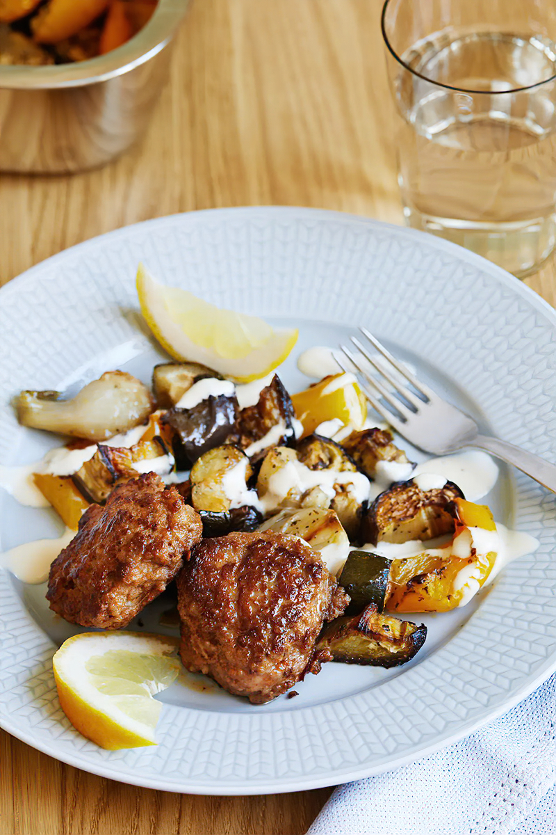 Receta medallones picantes de pavo con aderezo de tahini