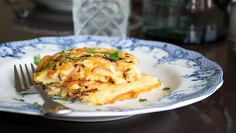 Receta panqueque keto al horno con bacon y cebolla