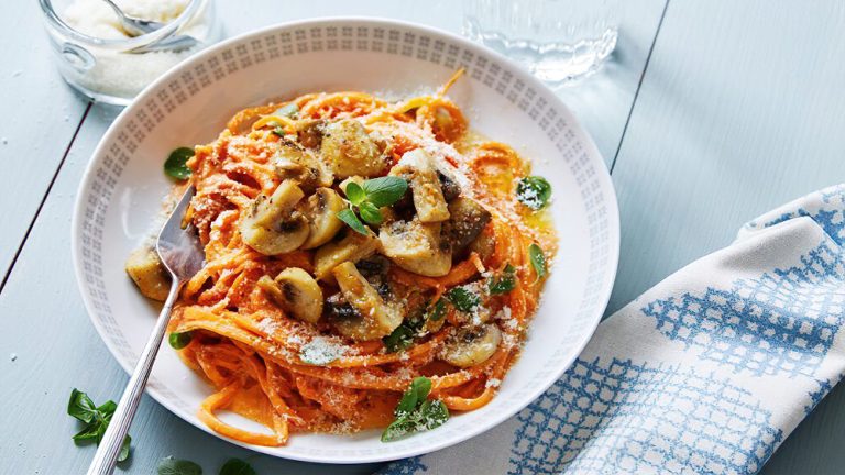 Receta pasta de zapallo anco con salsa de tomate y champiñones al ajillo