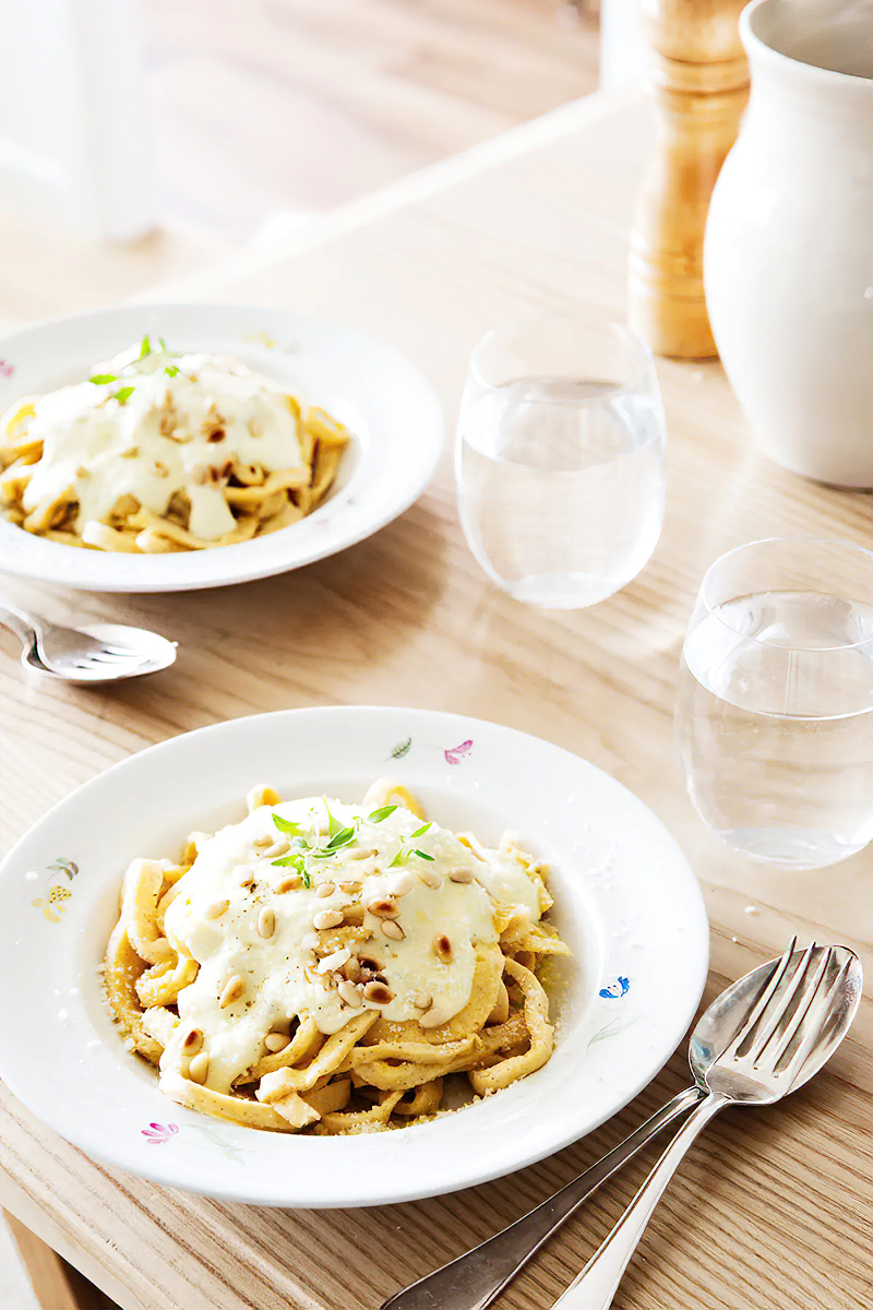 Receta pasta keto con salsa de queso azul