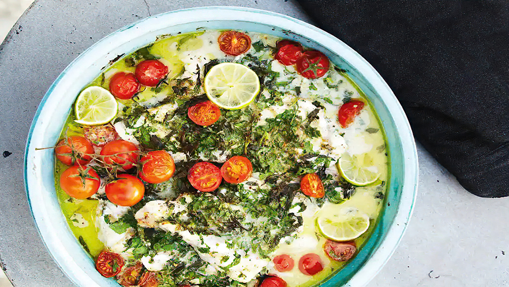 Receta pescado blanco con hierbas, leche de coco, lima y tomates cherry