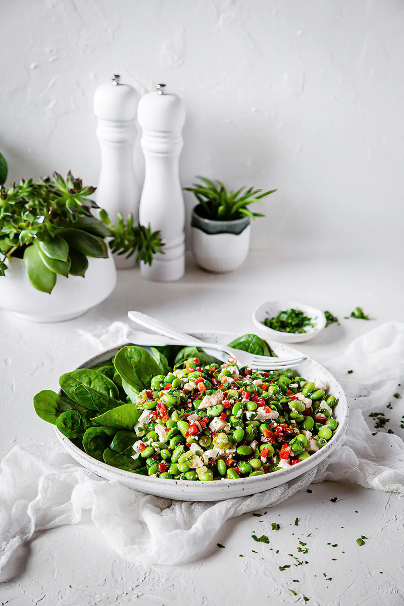 Receta plato vegetariano alto en proteína con edamame y queso feta