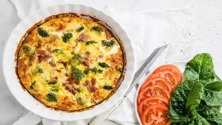 Receta quiche keto de brócoli y panceta, sin masa