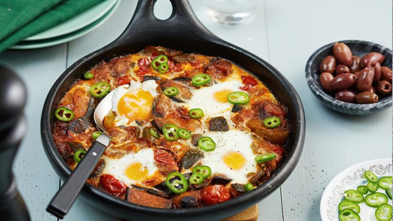 Receta ratatouille bajo en carbohidratos con huevos al horno
