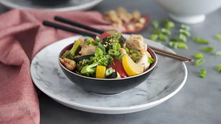Receta revuelto de pollo y anacardos bajo en carbohidratos