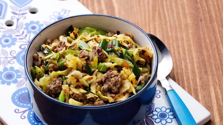 Receta revuelto keto de repollo al estilo asiático
