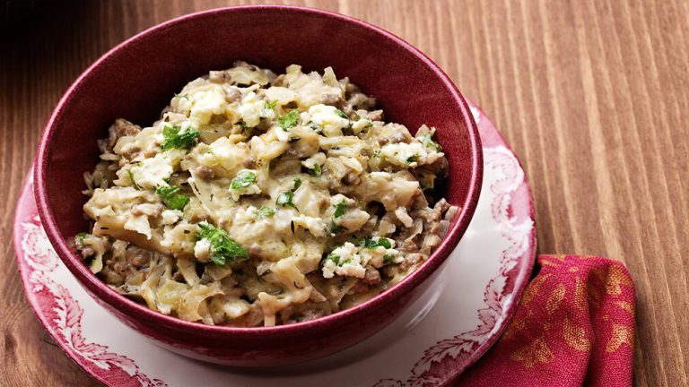 Receta revuelto keto de repollo con queso azul